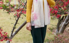 熟悉的捻着她的小核